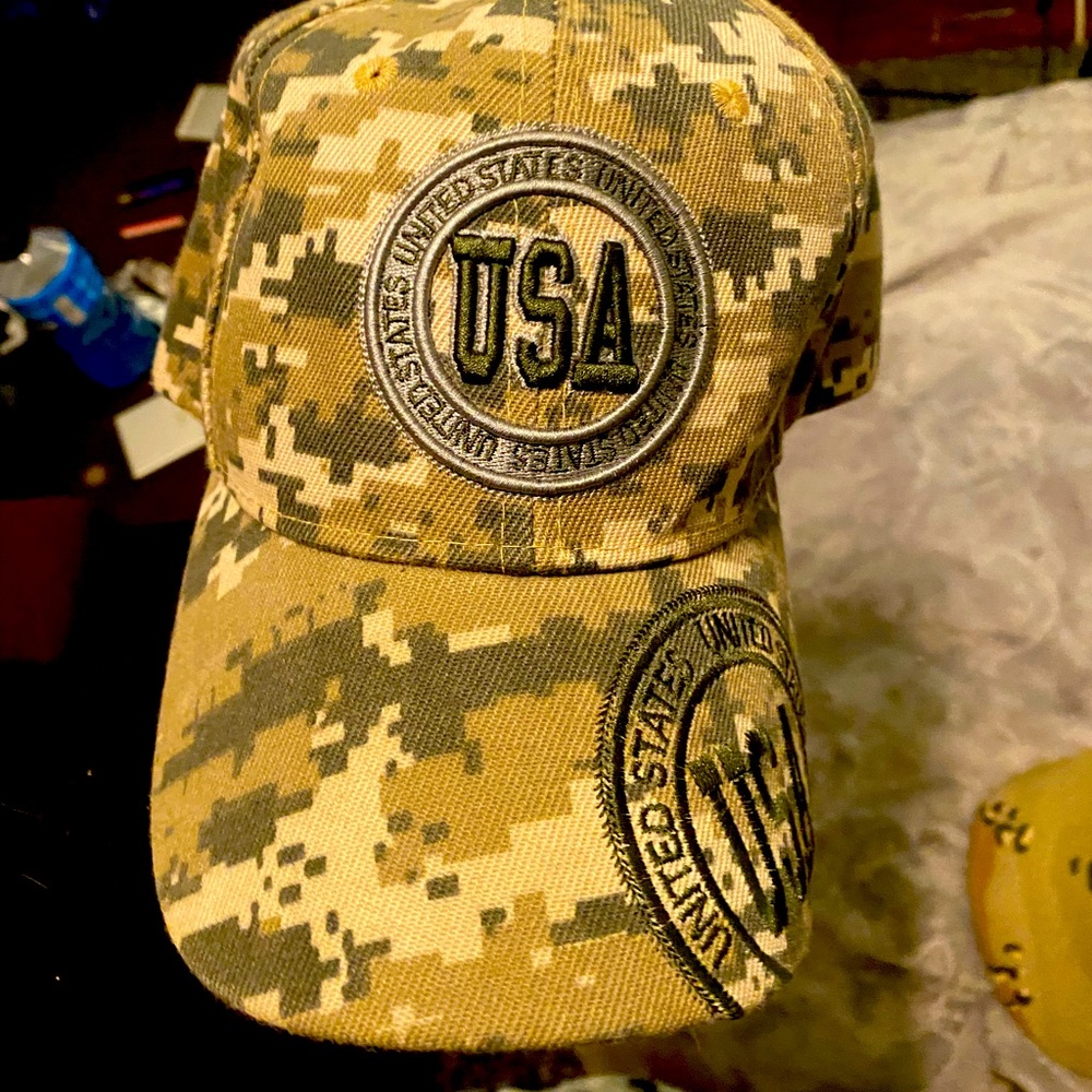 Miscellaneous hats!! 10$ each or deals for bulk!!!